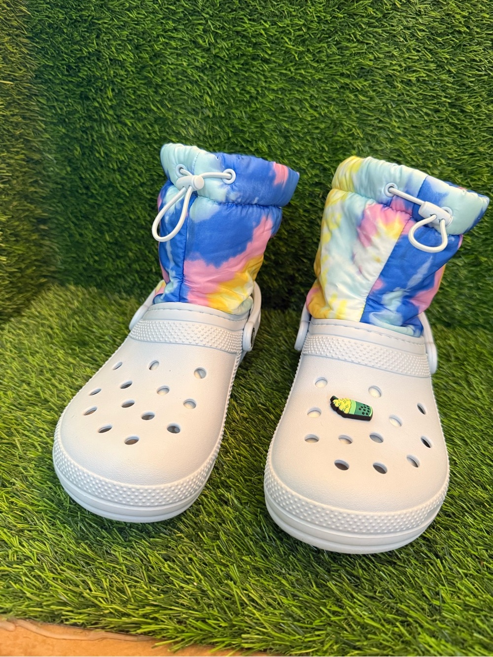 Crocs Neo Puff unisex light blue Boots with Tie-Dye Cuff Slip-On m 7.0. W 9.0